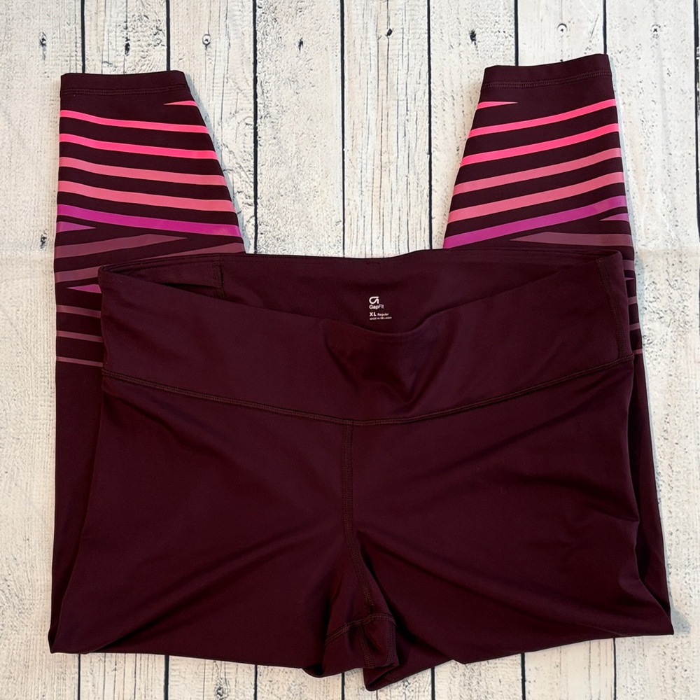 Gap fit burgundy maroon striped leggings